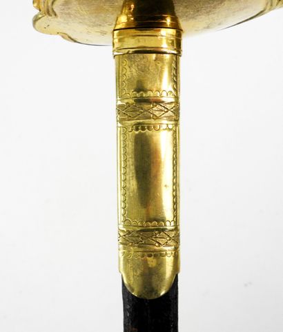 ARMES BLANCHES. Belle épée d'officier supérieur...