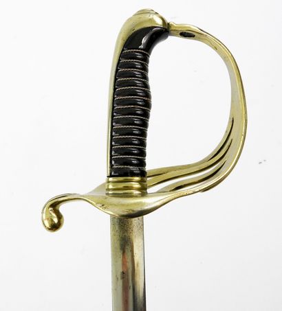 ARMES BLANCHES. Sabre d'officier d'infanterie...