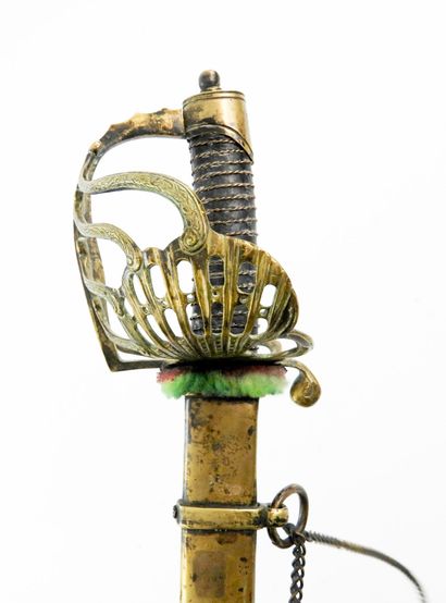 ARMES BLANCHES. Sabre d'officier de cavalerie...