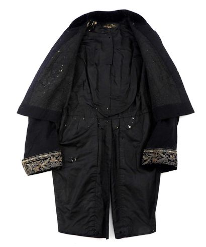 UNIFORMES. Habit brodé de fonctionnaire des...