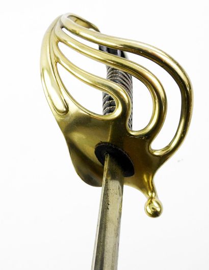 ARMES BLANCHES. Sabre d'officier d'infanterie...