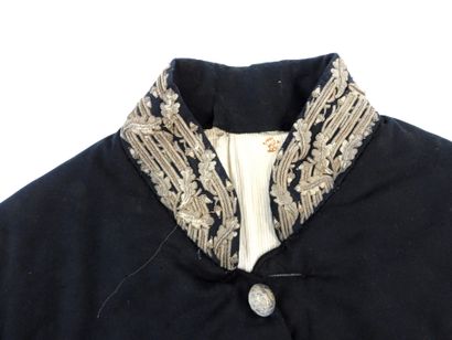 UNIFORMES. Habit à basques de fonctionnaire...