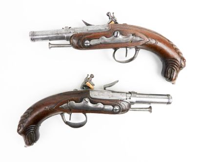 ARMES à FEU. Paire de pistolets à silex d'officier...