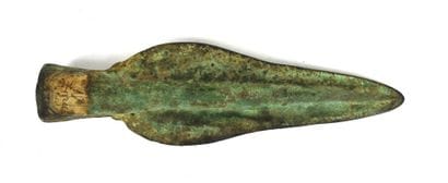 ARCHÉOLOGIE. Pointe de lance en « flamme...