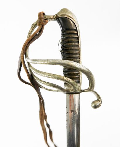 ARMES BLANCHES. Sabre d'officier d'infanterie...