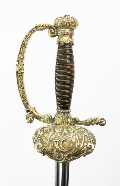 ARMES BLANCHES. Epée d'officier des chasseurs...