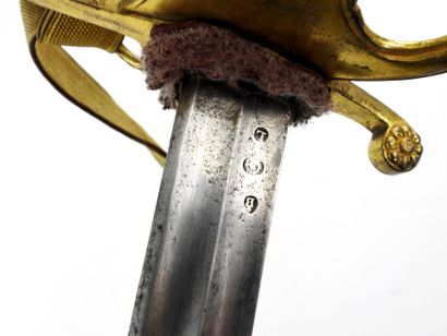 ARMES BLANCHES. Sabre d'officier du 6e régiment...