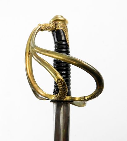 ARMES BLANCHES. Sabre d'officier de cavalerie...
