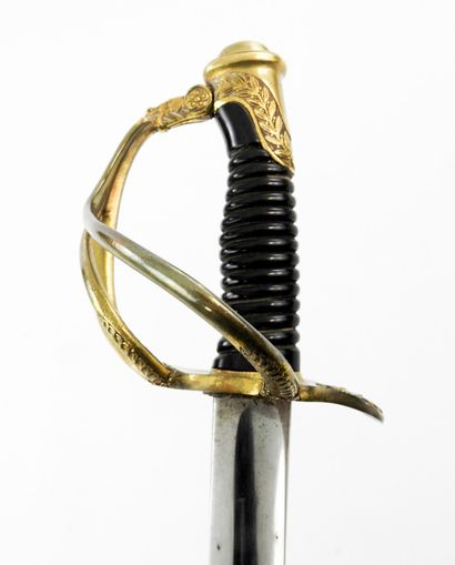 ARMES BLANCHES. Sabre d'officier de cavalerie...