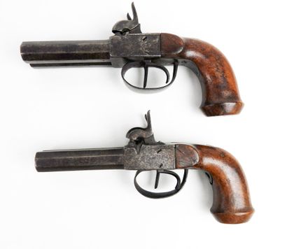 ARMES à FEU. Paire de pistolets à coffre...