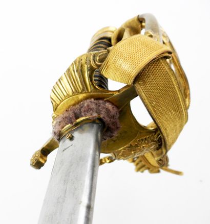 ARMES BLANCHES. Sabre d'officier du 6e régiment...