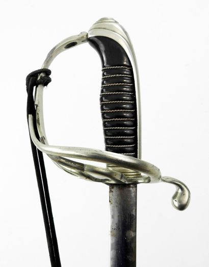 ARMES BLANCHES. Sabre d'officier d'infanterie...