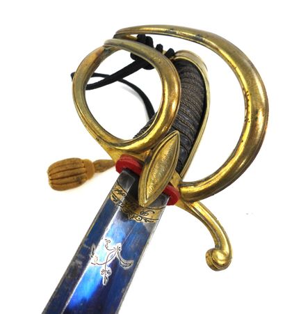 ARMES BLANCHES. Sabre d'officier de cavalerie...