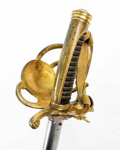 ARMES BLANCHES. Sabre d'officier du 6e régiment...