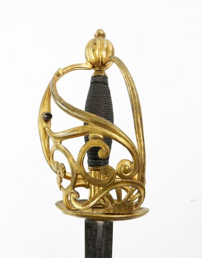 ARMES BLANCHES. Forte épée de chevau-léger...