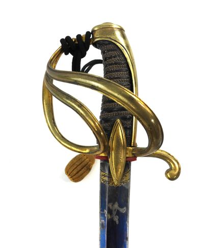 ARMES BLANCHES. Sabre d'officier de cavalerie...