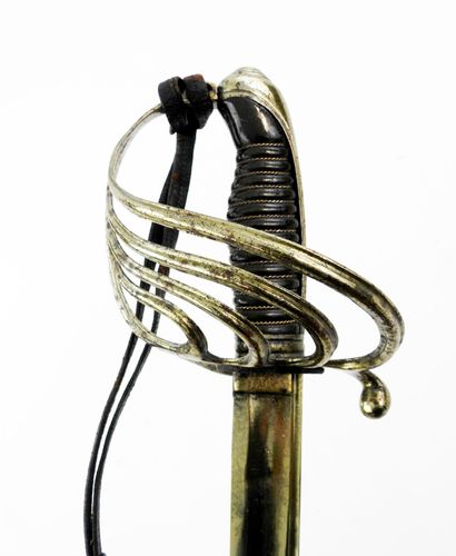 ARMES BLANCHES. Sabre d'officier d'infanterie...