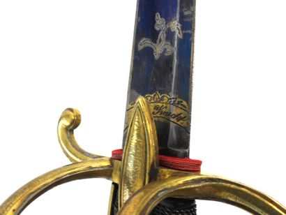 ARMES BLANCHES. Sabre d'officier de cavalerie...
