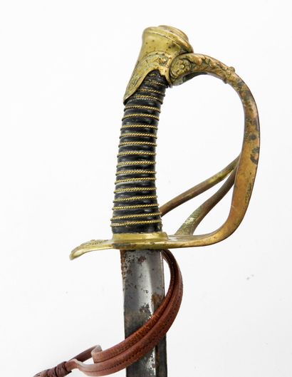 ARMES BLANCHES. Sabre d'officier de cavalerie...