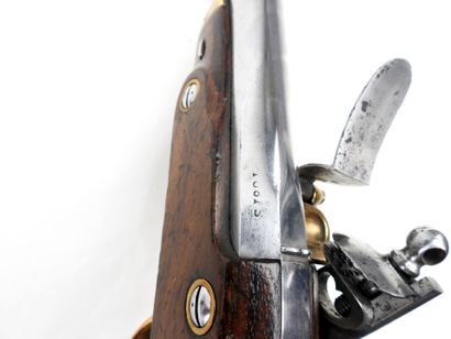 ARMES à FEU. Paire de pistolets à silex d'officier...
