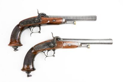 ARMES à FEU. Paire de pistolets d'officier...