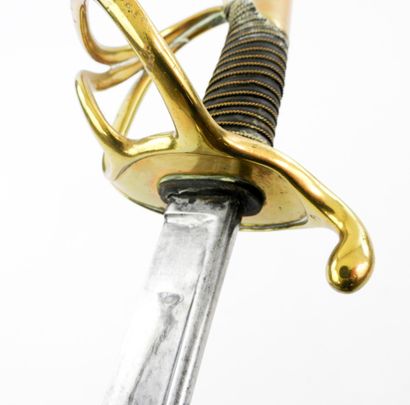 ARMES BLANCHES. Sabre de cavalerie légère...
