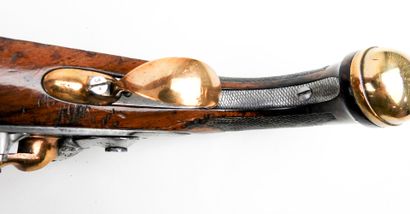 ARMES à FEU. Paire de pistolets à silex d'officier...