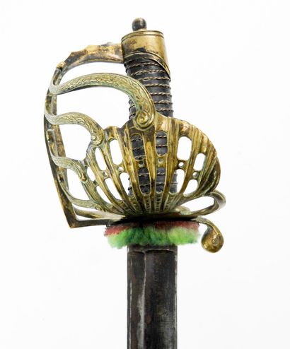 ARMES BLANCHES. Sabre d'officier de cavalerie...