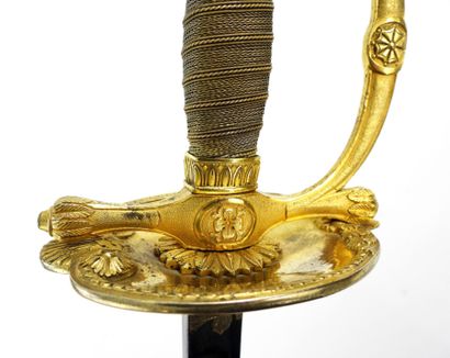 ARMES BLANCHES. Belle épée d'officier supérieur...