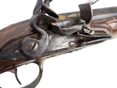 ARMES à FEU. Pistolet à silex à monture en...