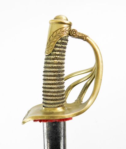 ARMES BLANCHES. Sabre d'officier de cavalerie...