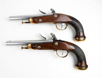 ARMES à FEU. Paire de pistolets à silex d'officier...