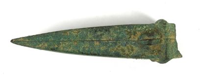 ARCHÉOLOGIE. Hache à douille. France, Age...