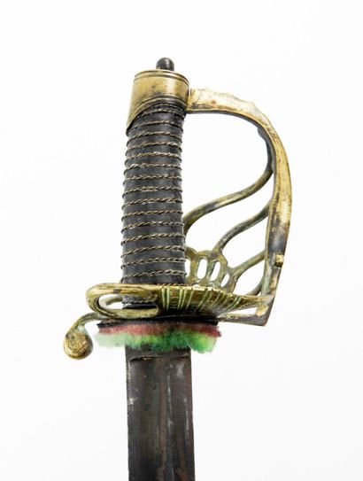 ARMES BLANCHES. Sabre d'officier de cavalerie...