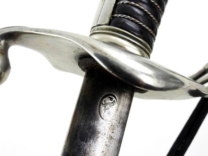 ARMES BLANCHES. Sabre d'officier d'infanterie...