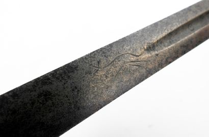 ARMES BLANCHES. Épée en acier à poignée octogonale...