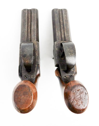 ARMES à FEU. Paire de pistolets à coffre...