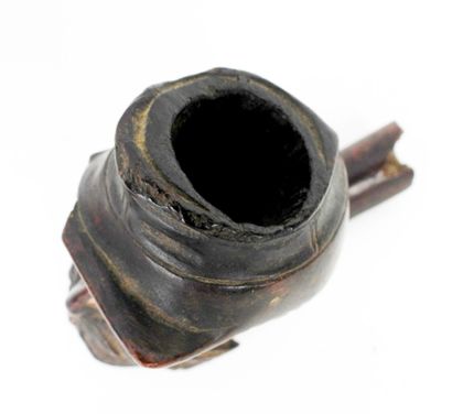 CURIOSITÉ. Fourneau de pipe en bruyère représentant...