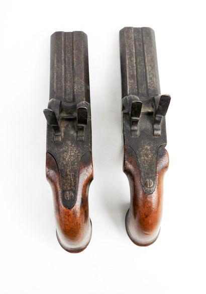 ARMES à FEU. Paire de pistolets à coffre...