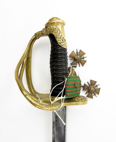 ARMES BLANCHES. Sabre d'officier d'artillerie...