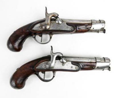 ARMES à FEU. Paire de pistolets de gendarmerie...