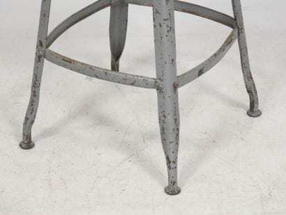 Piece from the 1950s
Nicoll-style high workshop...