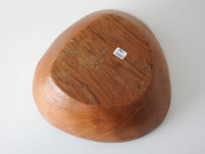 Work from the 1970s
Monoxyl triangular carving
30...