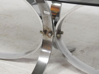 Piece from the 1970s
Oval-shaped coffee table...