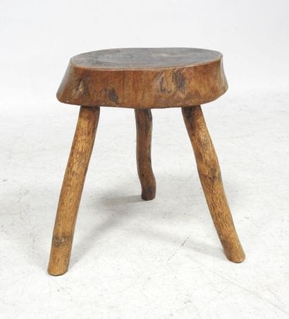 Travail BRUTALISTE
Tabouret monoxyle tripode
H....