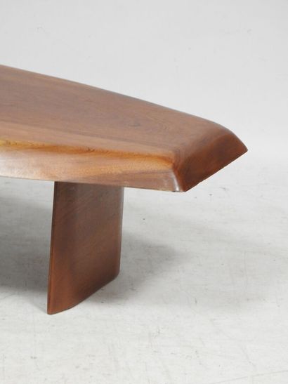 Travail moderne
Table basse de forme libre...