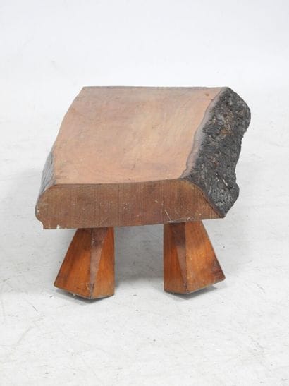 Travail brutaliste
Tabouret repose-pied en...