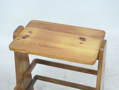 Travail des années 50
Table d'appoint formant...