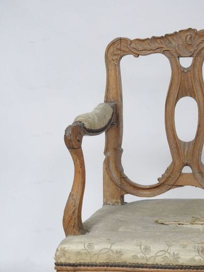 Banquette en bois naturel mouluré et sculpté,...
