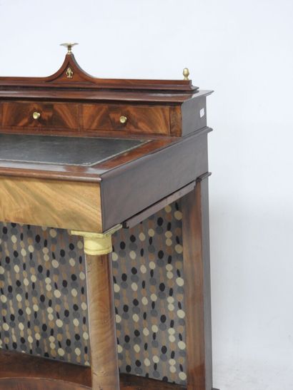 TABLE-BUREAU en acajou et placage d'acajou,...